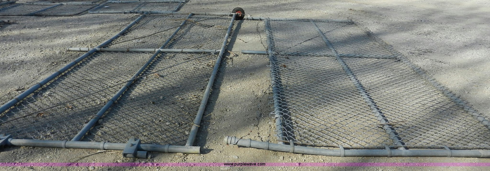 (2) gates in Topeka, KS Item AB9689 sold Purple Wave