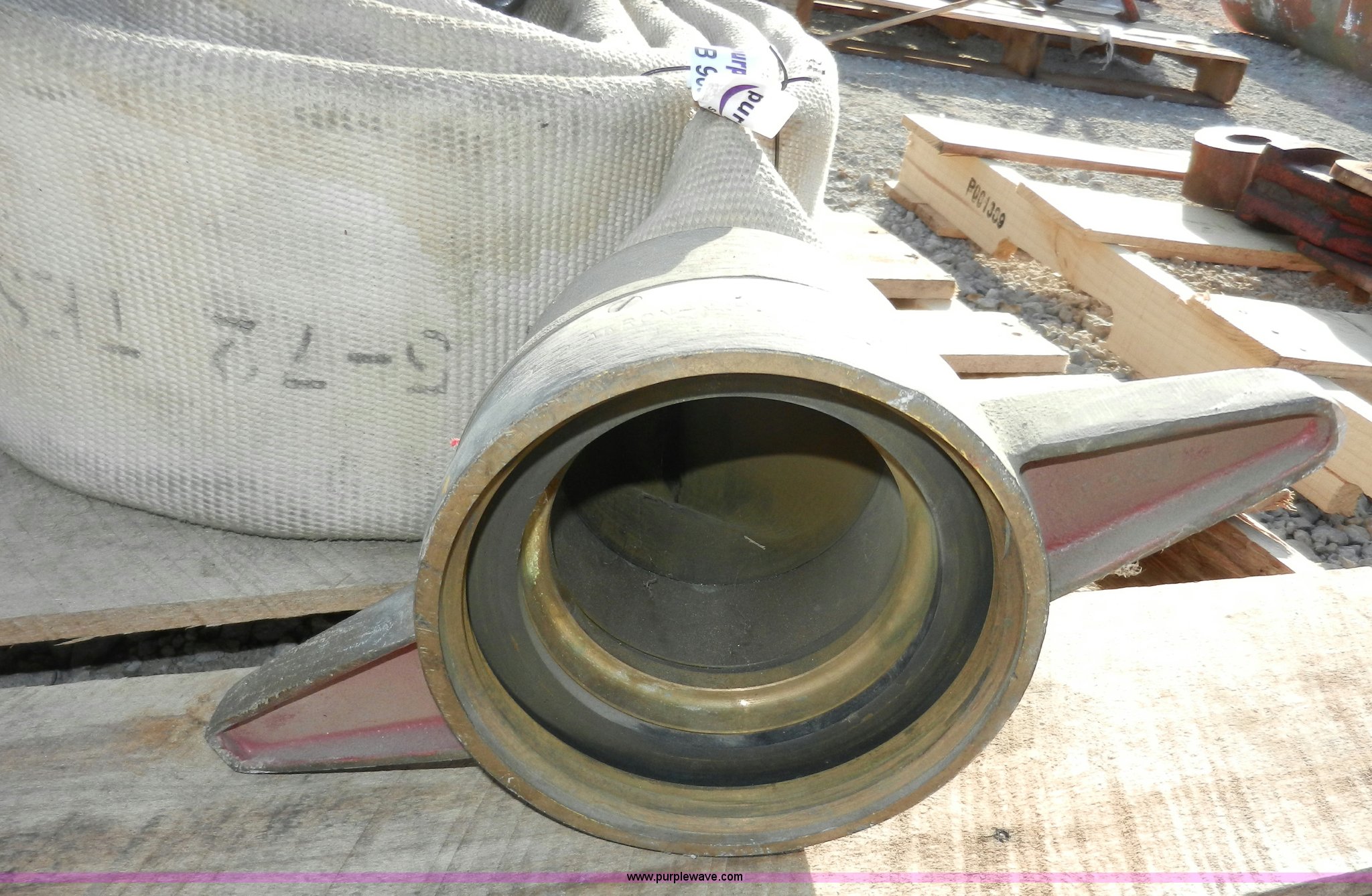 7" water truck hoses in Topeka, KS Item AB9693 sold Purple Wave