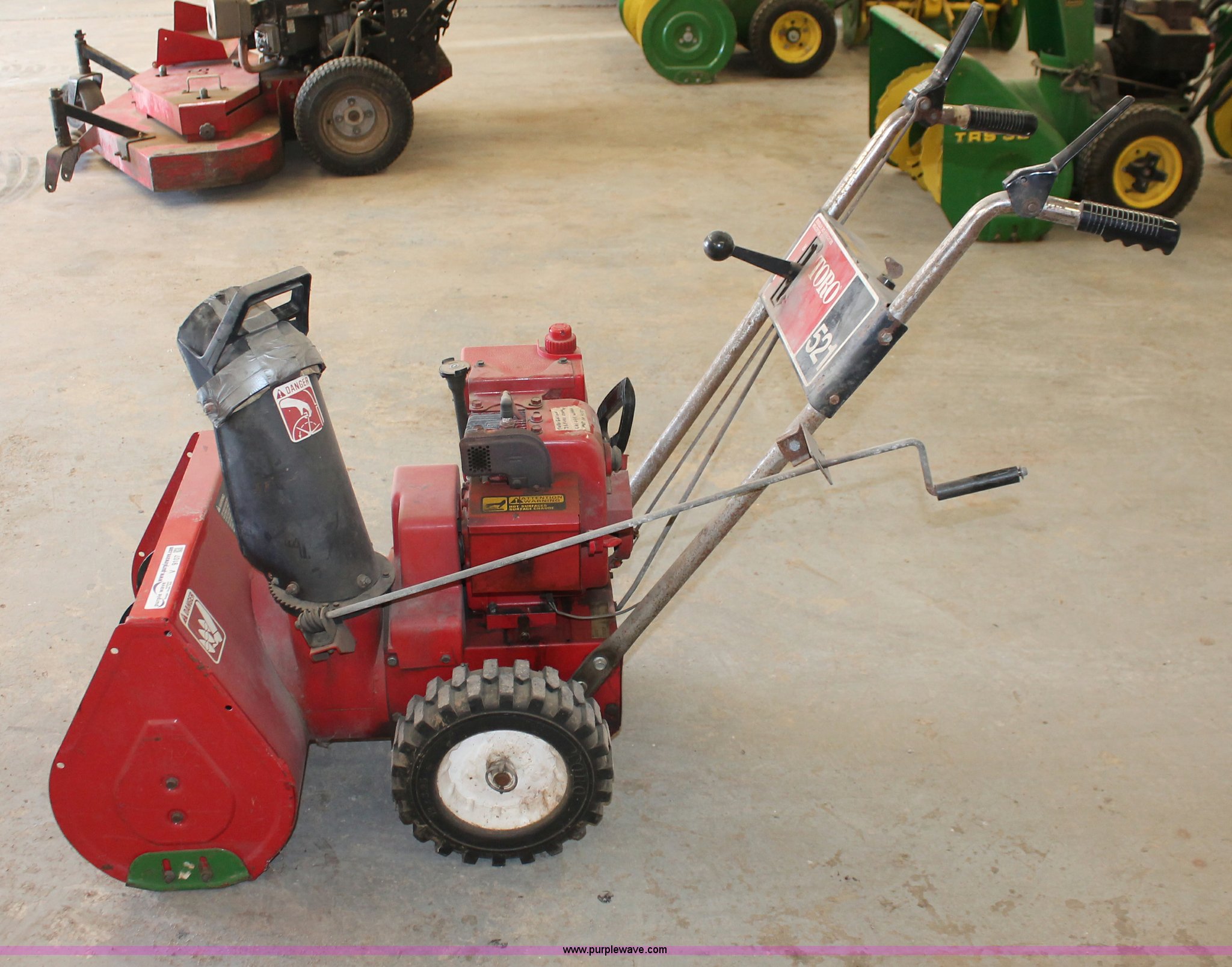 Toro 521 snow blower in Derby, KS | Item V9107 sold | Purple Wave