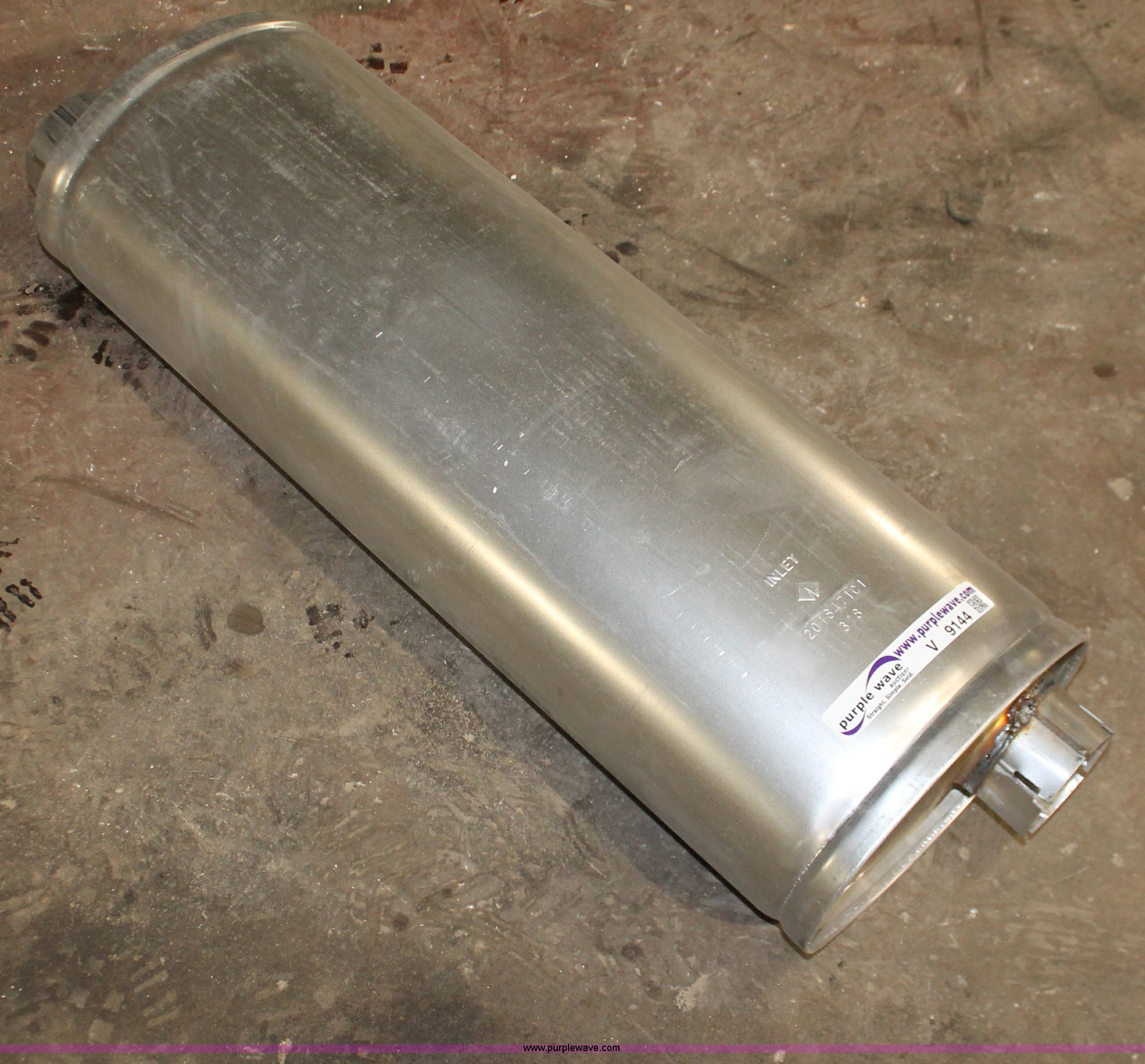 Semi truck muffler in Junction City, KS Item V9144 sold Purple Wave