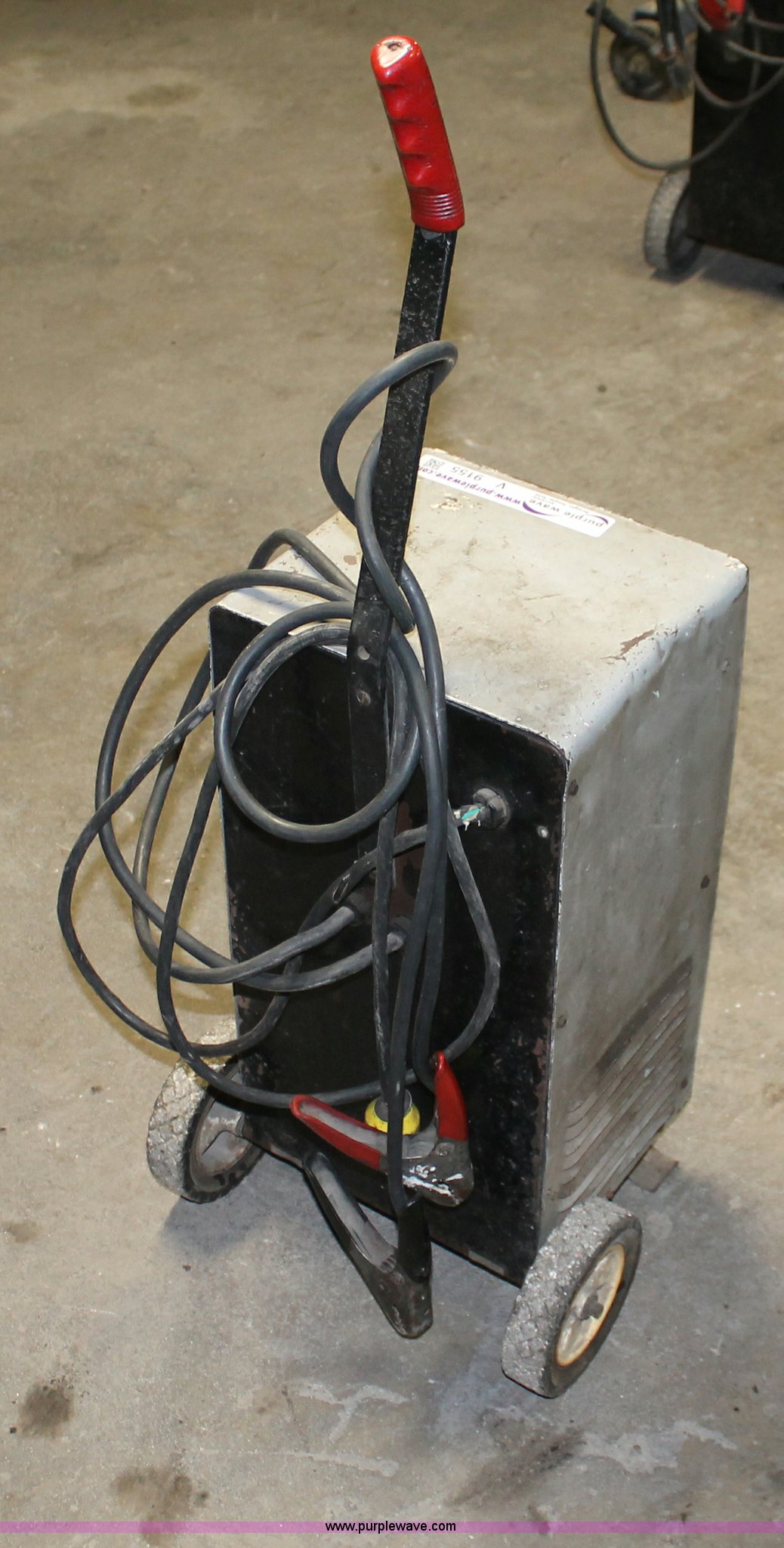 Silver Beauty Programmed Battery Charger In Junction City Ks Item V9155 Sold Purple Wave