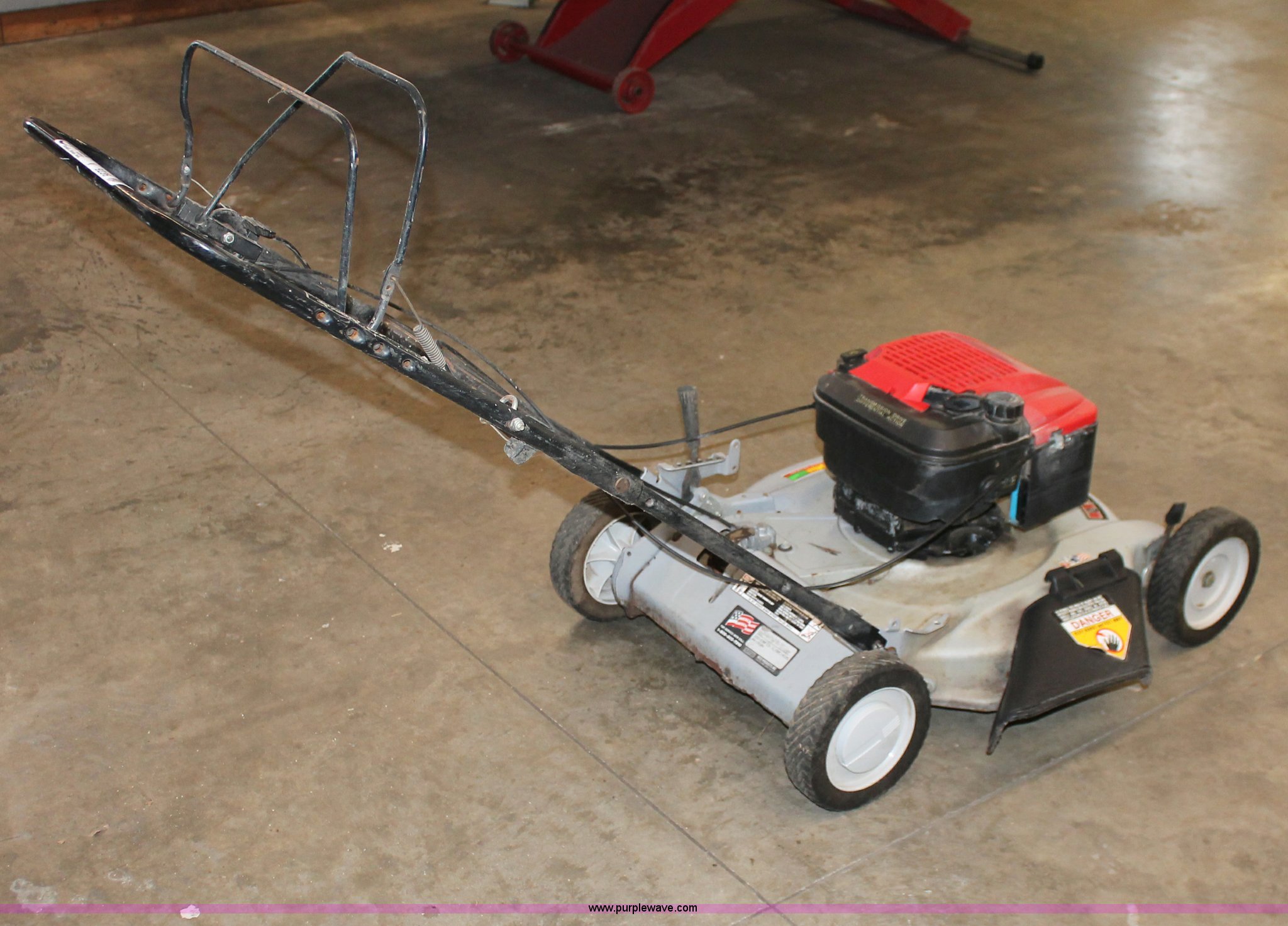 Huskee push lawn mower in Abilene, KS Item V9236 sold Purple Wave