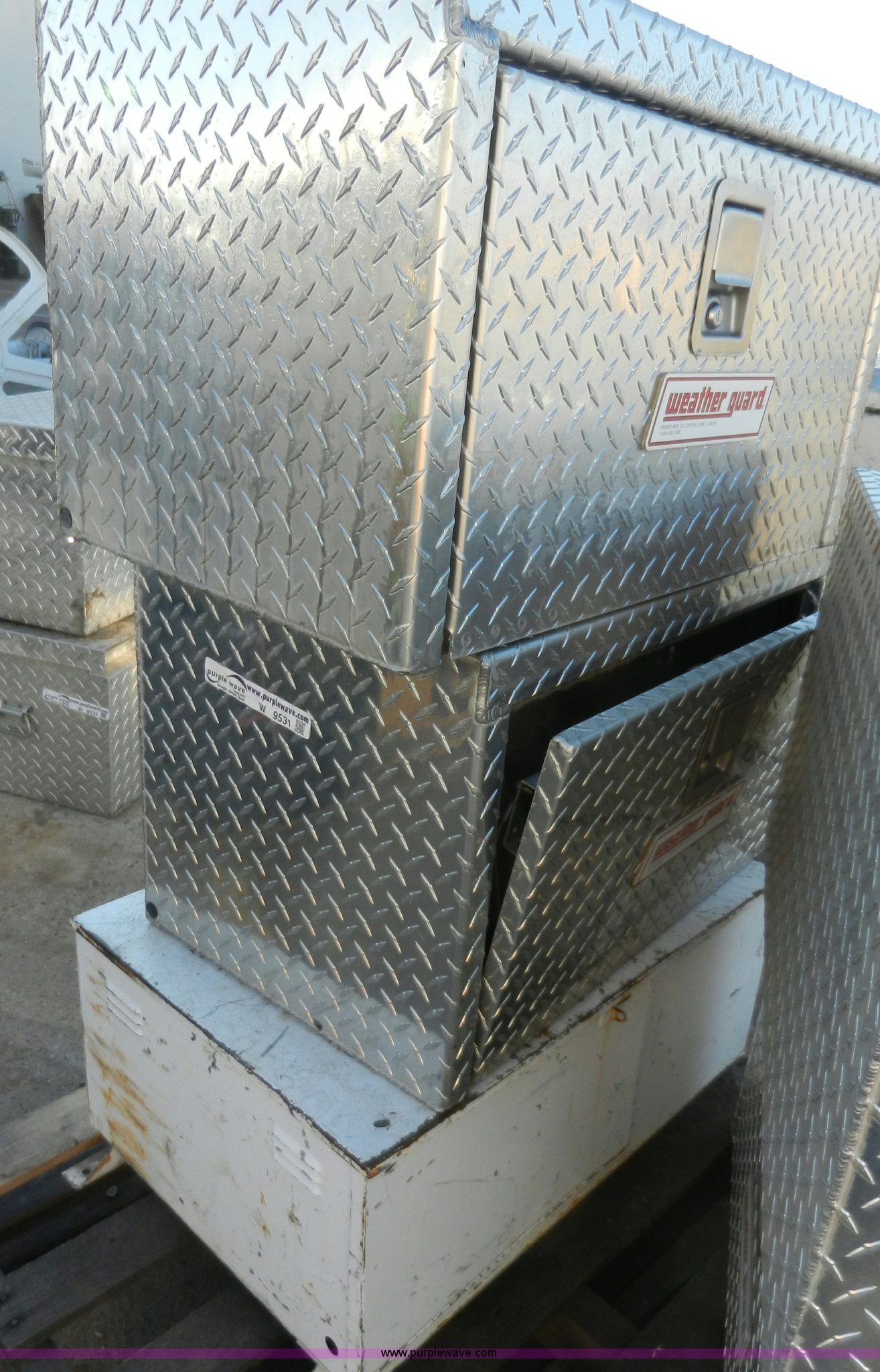 (3) storage containers in Topeka, KS Item W9531 sold Purple Wave