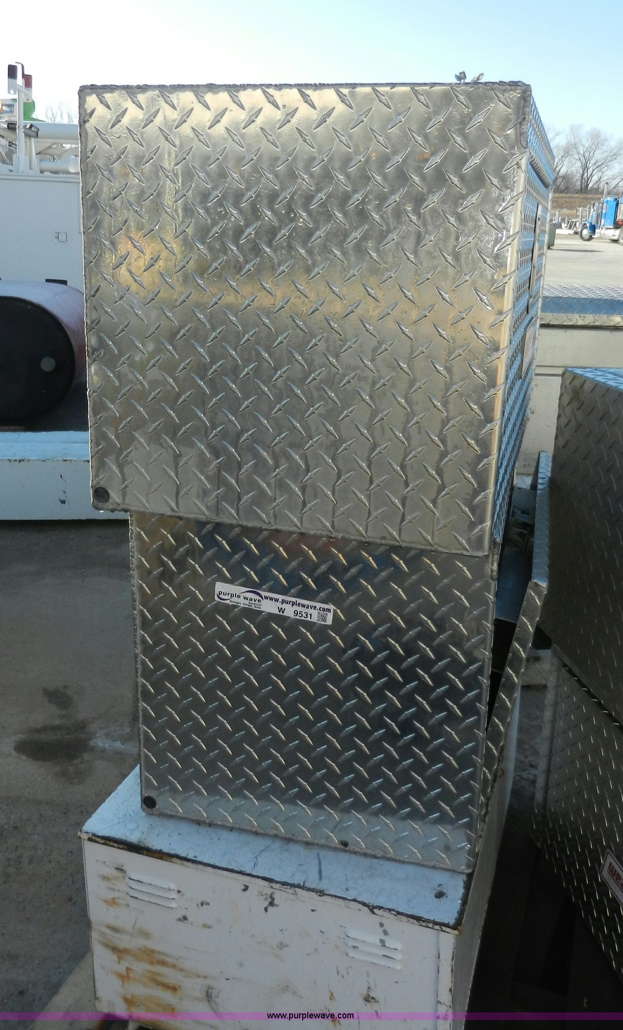 (3) storage containers in Topeka, KS Item W9531 sold Purple Wave