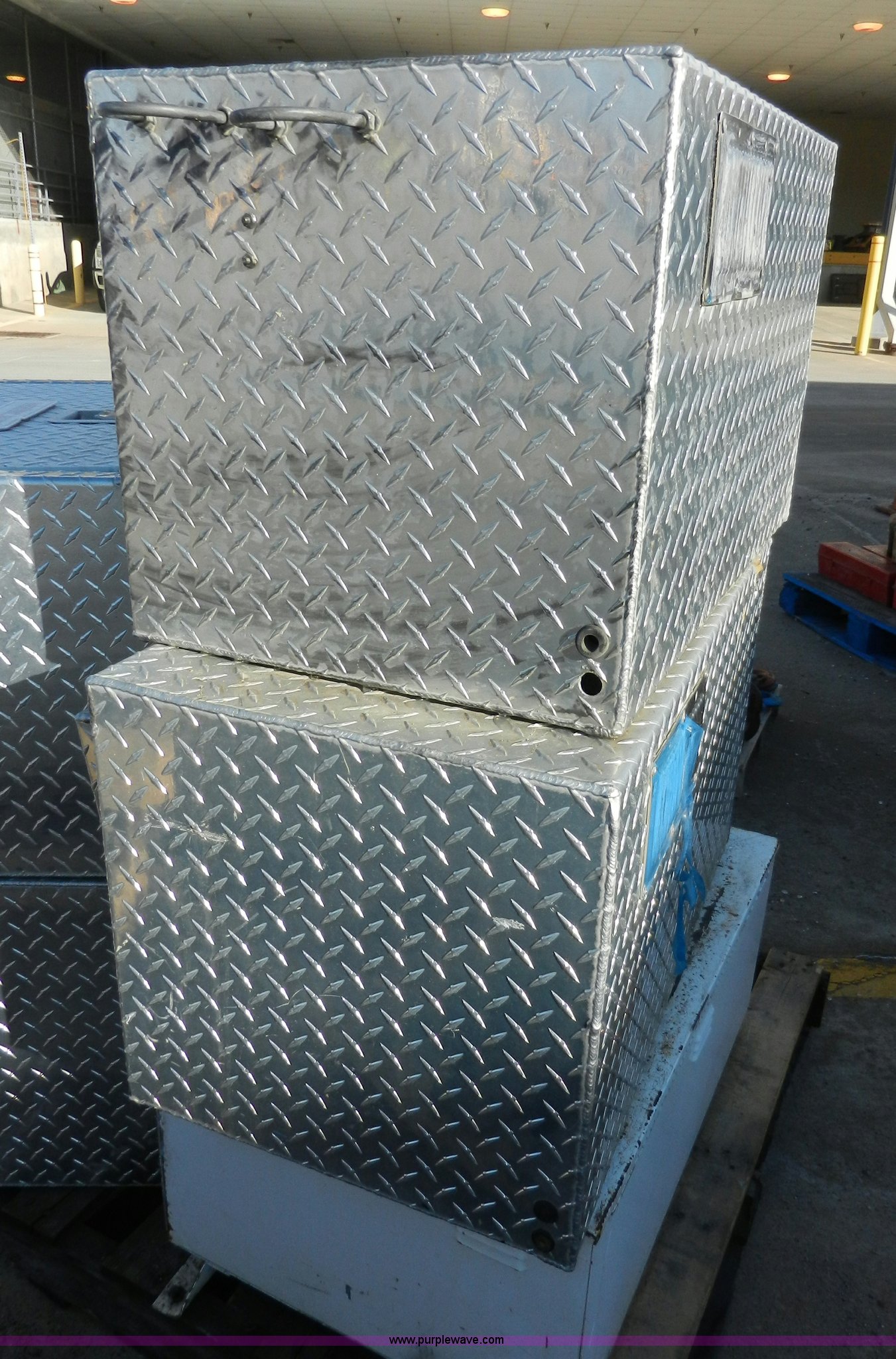 (3) storage containers in Topeka, KS Item W9531 sold Purple Wave