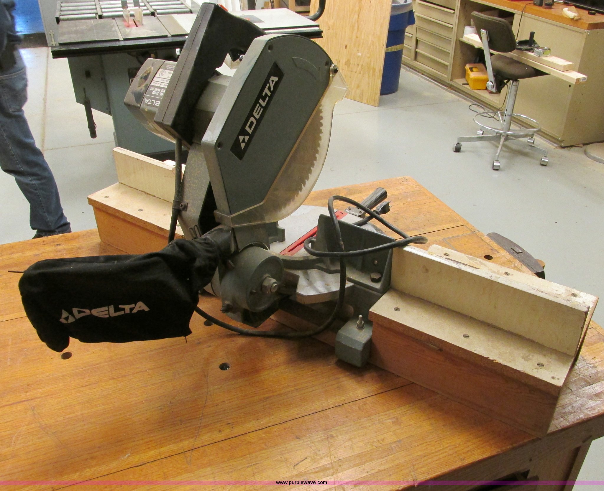 Delta 34-080 miter saw in Lee's Summit, MO | Item Y9607 sold | Purple Wave