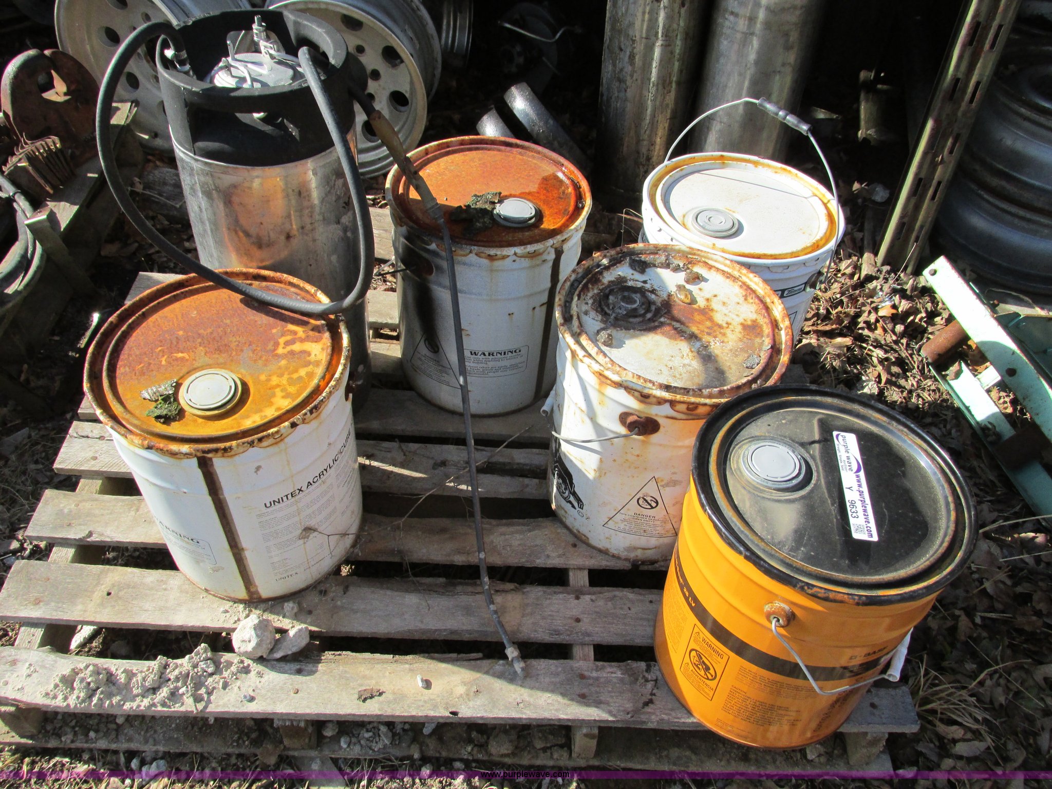 (5) five gallon buckets of concrete seal and cure in Sibley, MO Item Y9633 sold Purple Wave