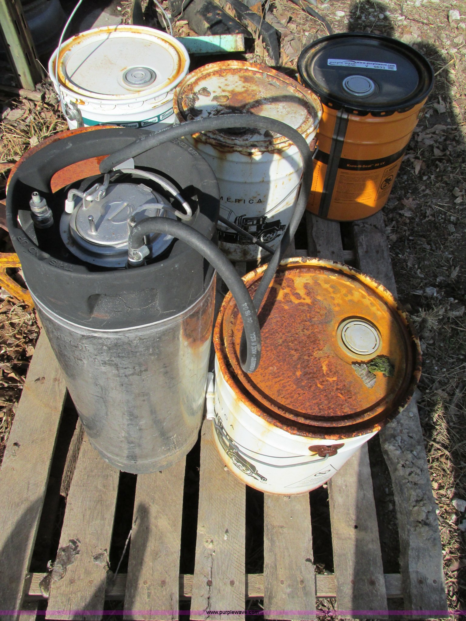 (5) five gallon buckets of concrete seal and cure in Sibley, MO Item