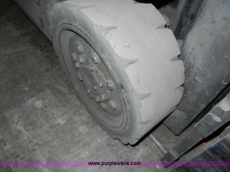 image for item AB9512 Nissan 50 forklift