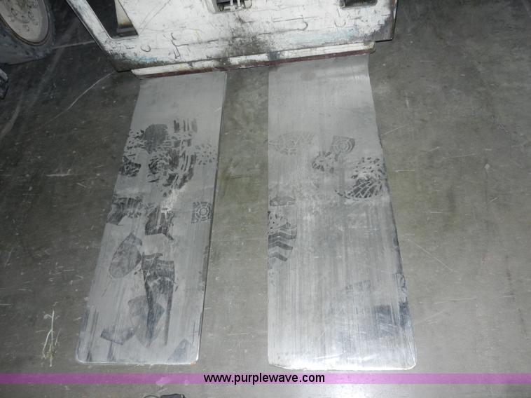 image for item AB9515 Nissan 50 Slip-Lift forklift