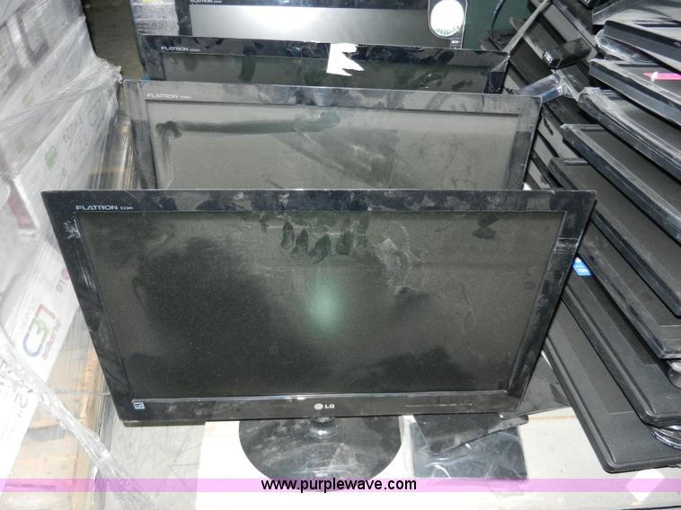 image for item W9690 (32) flat screen televisions and monitors