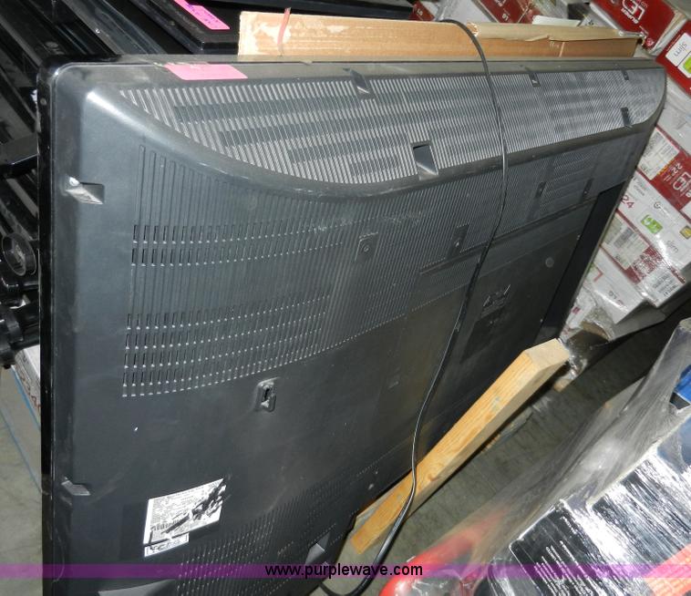 image for item W9690 (32) flat screen televisions and monitors