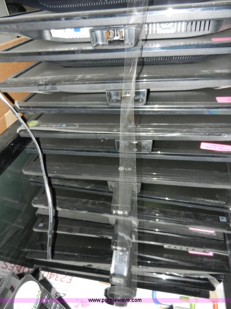 image for item W9690 (32) flat screen televisions and monitors