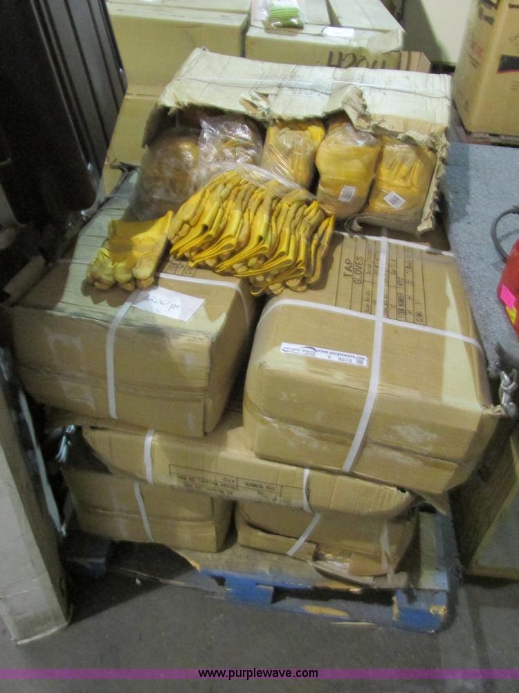 image for item Y9515 Approximately 1,200 leather work gloves