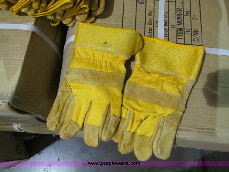 image for item Y9515 Approximately 1,200 leather work gloves