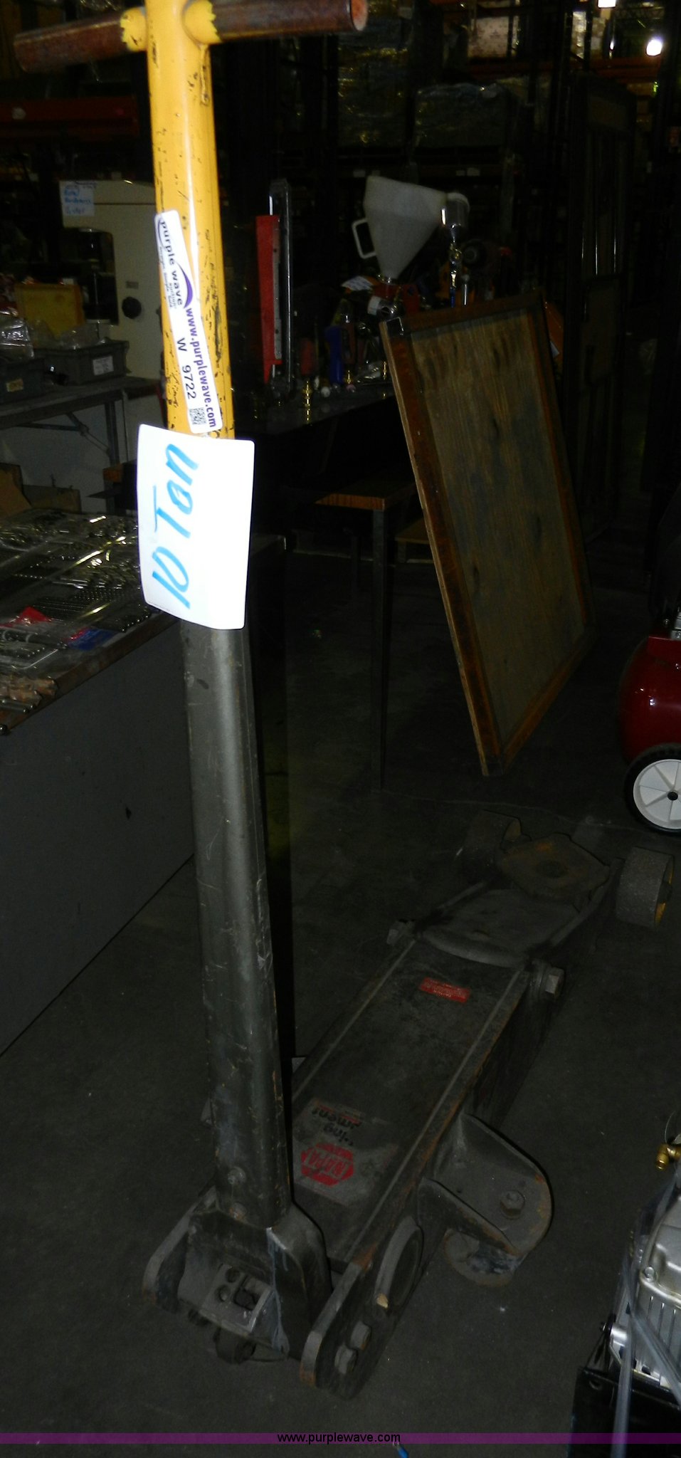 Napa 10 ton floor jack in Spring Hill, KS Item W9722 sold Purple Wave