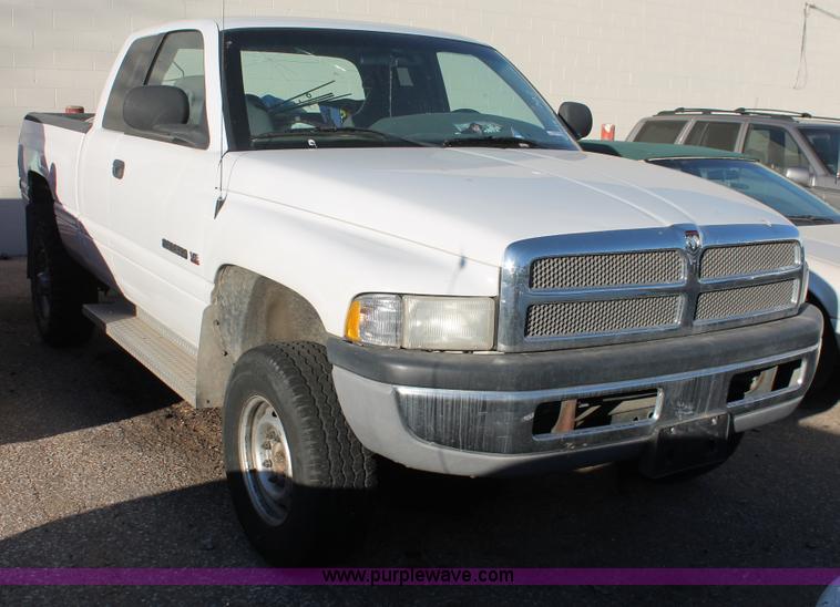 image for item V9081 2001 Dodge Ram 2500 Quad Cab pickup truck