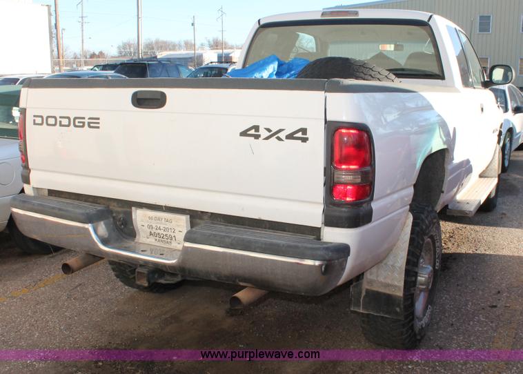 image for item V9081 2001 Dodge Ram 2500 Quad Cab pickup truck