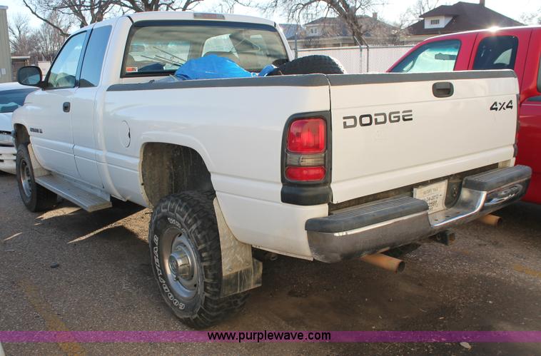 image for item V9081 2001 Dodge Ram 2500 Quad Cab pickup truck