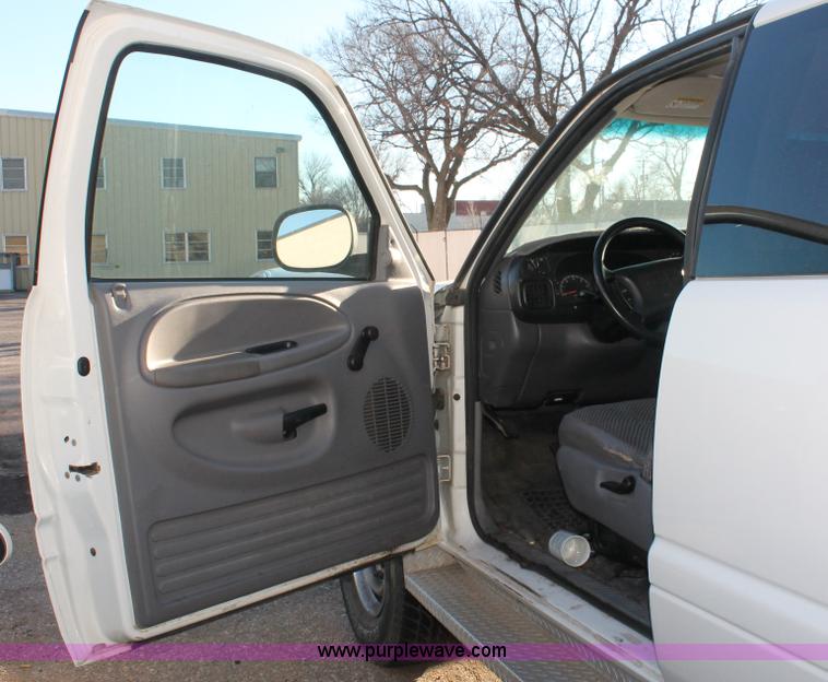 image for item V9081 2001 Dodge Ram 2500 Quad Cab pickup truck