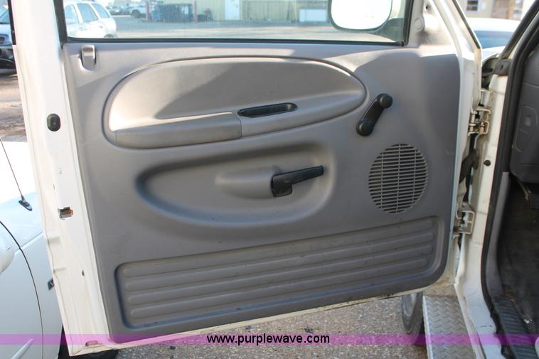 image for item V9081 2001 Dodge Ram 2500 Quad Cab pickup truck