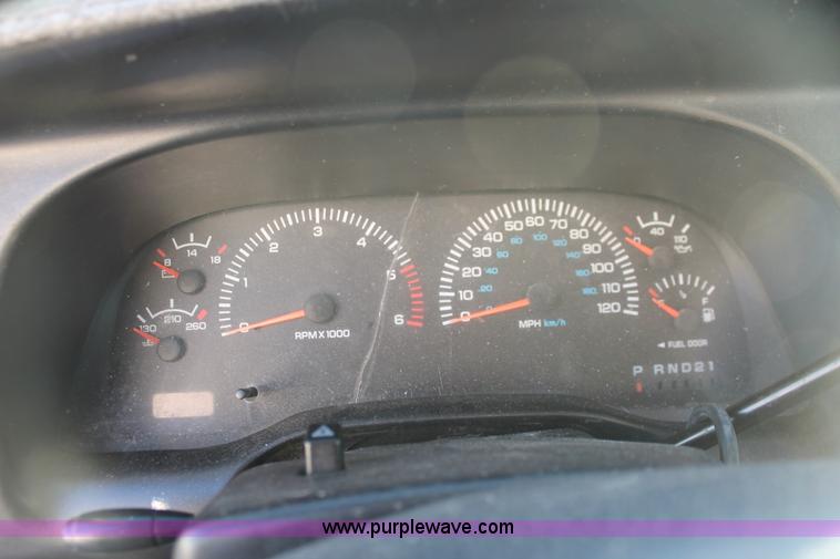 image for item V9081 2001 Dodge Ram 2500 Quad Cab pickup truck