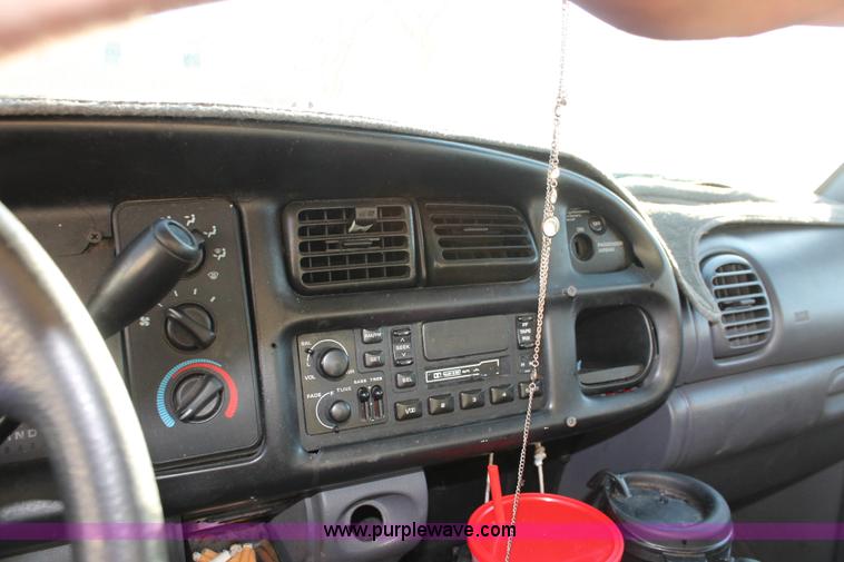 image for item V9081 2001 Dodge Ram 2500 Quad Cab pickup truck