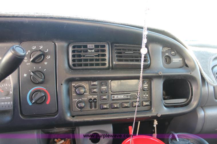 image for item V9081 2001 Dodge Ram 2500 Quad Cab pickup truck