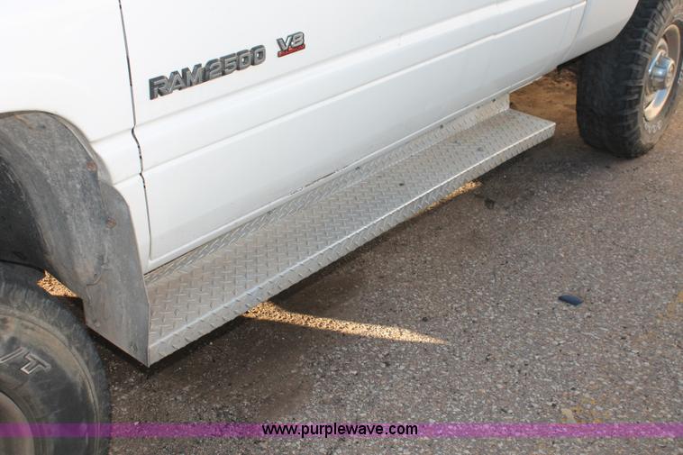 image for item V9081 2001 Dodge Ram 2500 Quad Cab pickup truck