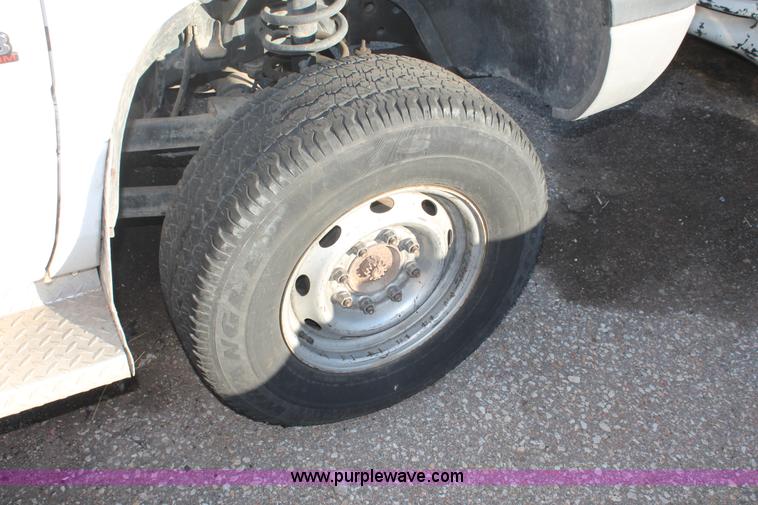 image for item V9081 2001 Dodge Ram 2500 Quad Cab pickup truck