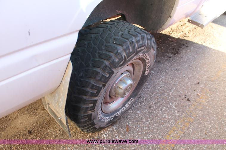 image for item V9081 2001 Dodge Ram 2500 Quad Cab pickup truck