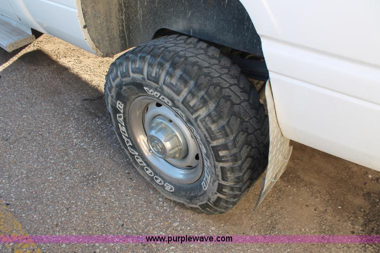 image for item V9081 2001 Dodge Ram 2500 Quad Cab pickup truck