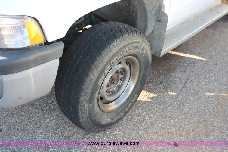 image for item V9081 2001 Dodge Ram 2500 Quad Cab pickup truck