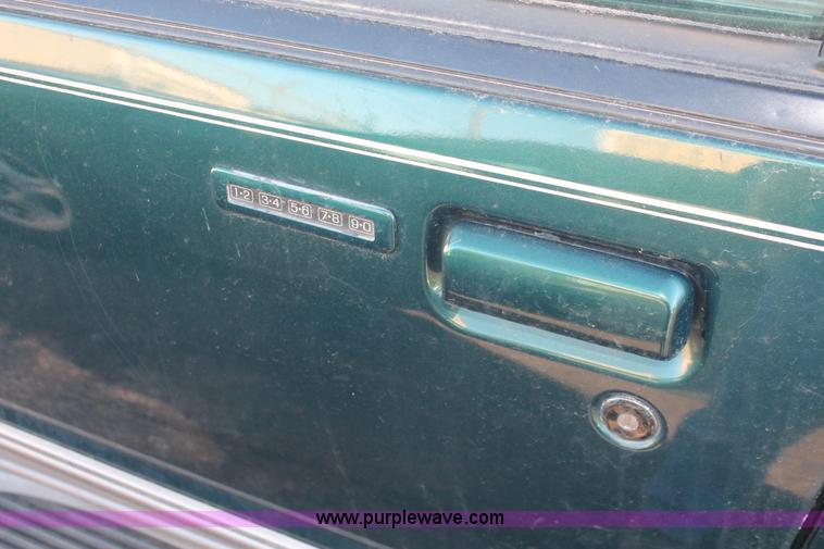 image for item V9083 1997 Ford Explorer Eddie Bauer SUV