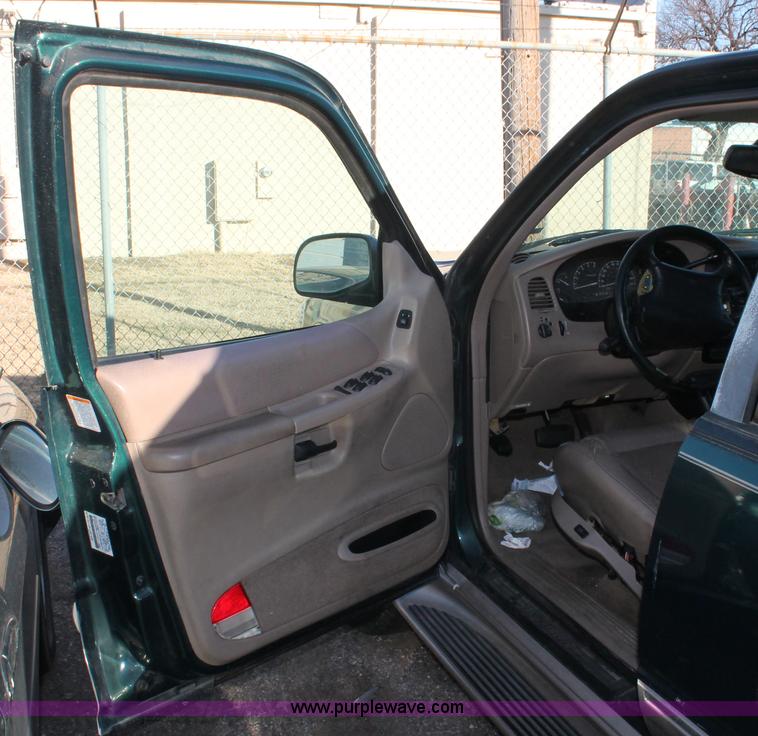 image for item V9083 1997 Ford Explorer Eddie Bauer SUV