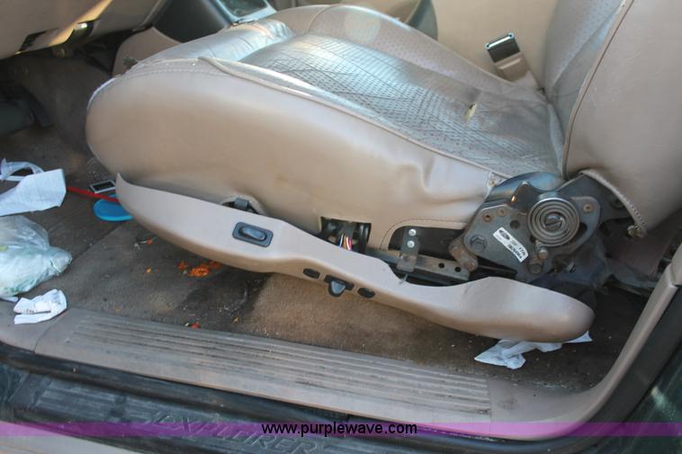 image for item V9083 1997 Ford Explorer Eddie Bauer SUV