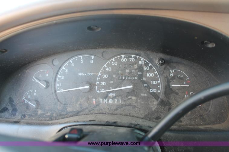 image for item V9083 1997 Ford Explorer Eddie Bauer SUV