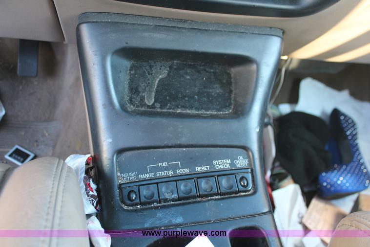 image for item V9083 1997 Ford Explorer Eddie Bauer SUV