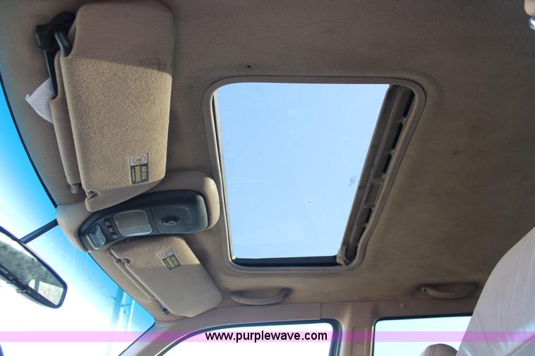 image for item V9083 1997 Ford Explorer Eddie Bauer SUV