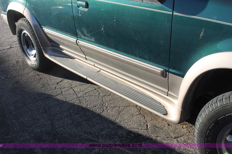 image for item V9083 1997 Ford Explorer Eddie Bauer SUV