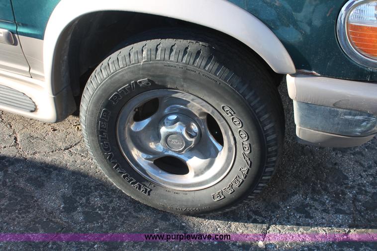 image for item V9083 1997 Ford Explorer Eddie Bauer SUV