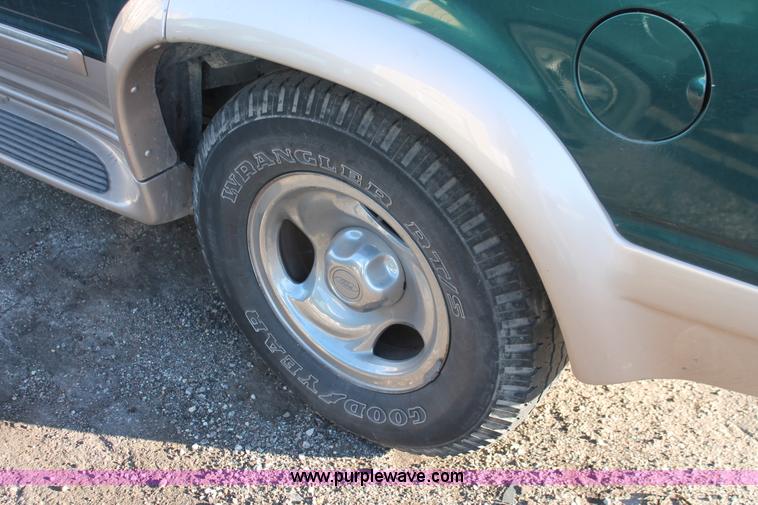 image for item V9083 1997 Ford Explorer Eddie Bauer SUV