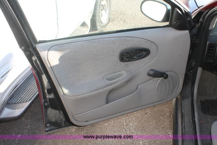 image for item V9084 1999 Saturn SL1