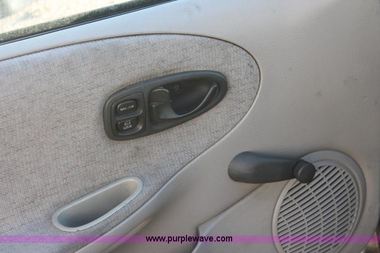 image for item V9084 1999 Saturn SL1