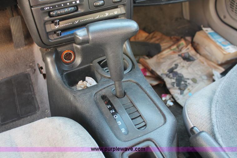 image for item V9084 1999 Saturn SL1