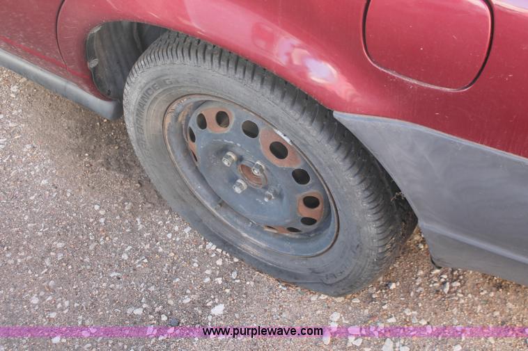 image for item V9084 1999 Saturn SL1