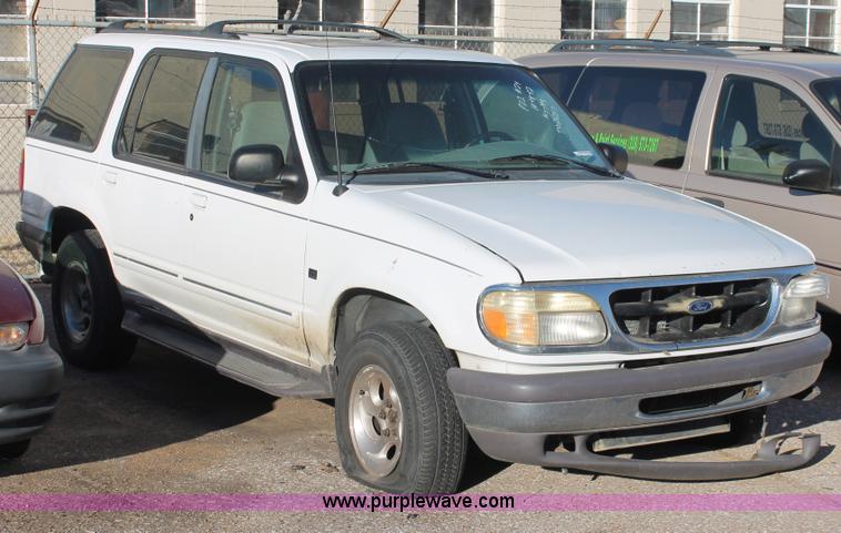 image for item V9085 1997 Ford Explorer SUV
