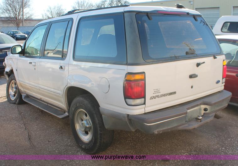 image for item V9085 1997 Ford Explorer SUV