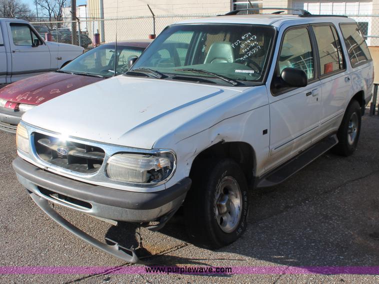 image for item V9085 1997 Ford Explorer SUV