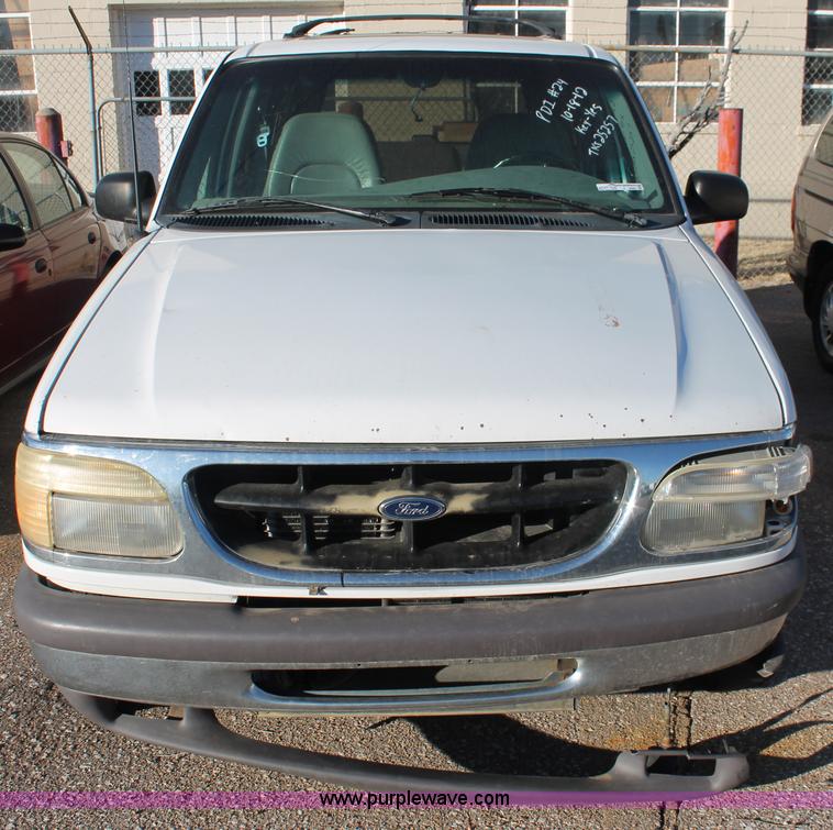 image for item V9085 1997 Ford Explorer SUV